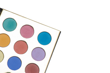 Paleta de sombras de diferentes tonalidades o colores de color dorado con el fondo blanco