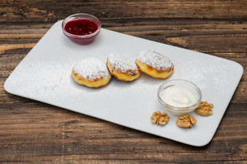 Cheesecakes on plate on wooden background
