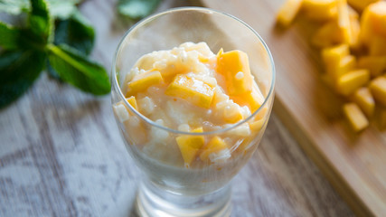 Milk rice with fresh fruit
