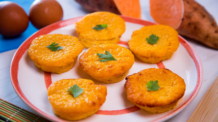 Baked mini carrot cakes desserts