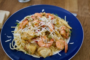 Spaghetti mit Garnelen, Fenchel, Tomate und Parmesan