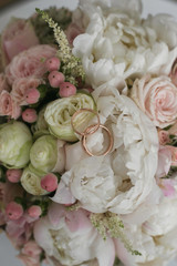 Bridal bouquet and wedding rings