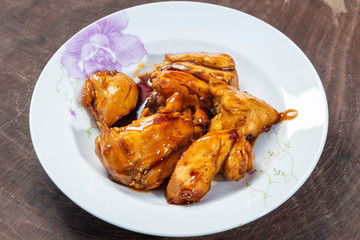 A plate of delicious and nutritious fried chicken