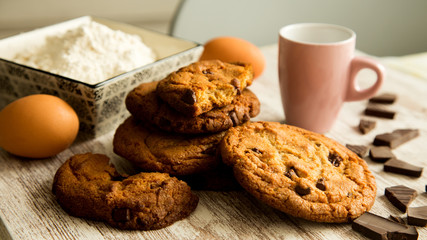Cookies with honey and chocolate