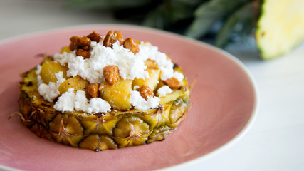 
Pineapple with caramelized peanuts and cheese