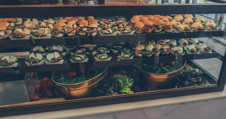 Fototapeta premium El Mercado de San Miguel. Exposición de manjares.