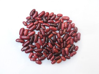 The red kidney bean is a variety of the common bean (Phaseolus vulgaris). It is named for its visual resemblance in shape and colour to a kidney.