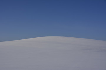 白い丘～blue and white