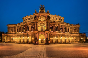  semper opera in Dresden, Germany at night