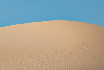 sand dunes in the sahara desert