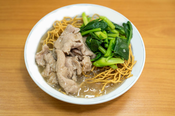 Crispy yellow noodles with pork and kale
