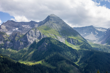 Fototapeta premium View of Mountains above Hintertux, Tyrol