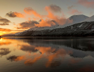 Fototapeta na wymiar Loch Lochy Sunset