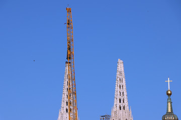 Obraz premium Removal part of the left tower of Zagreb Cathedral, damaged in the earthquake of March 22. 2020. The right tower itself collapsed.