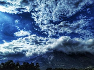 Obraz premium storm clouds over water