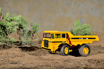 Obraz premium diorama juguete construcción camión amarillo 