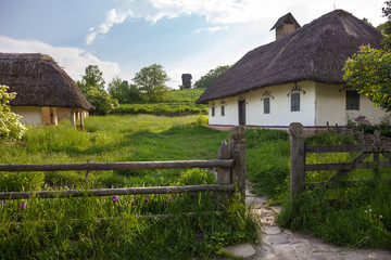 Fototapeta na wymiar Old traditional Ukrainian house