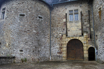 Fototapeta na wymiar Château fort médiéval France - haras de Pompadour