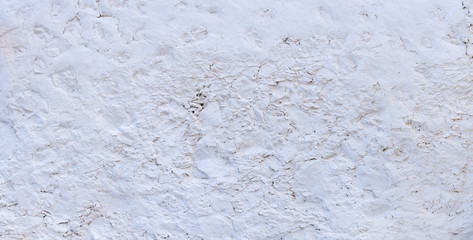Struktur einer alten, sehr groben, weiß gestrichenen Wand - Panorama
