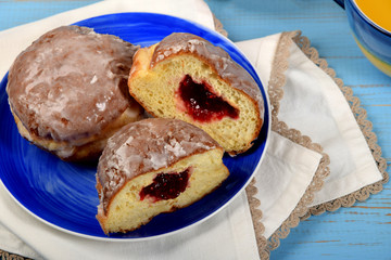 donuts stuffed with raspberry jam