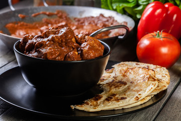 Chicken tikka masala served with bread naan