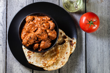 Chicken tikka masala served with bread naan