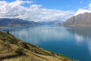 Fototapeta na wymiar Beautiful Lake Wanaka in New Zealand
