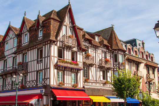 Fachwerkh&auml;user in Cabourg in der Normandie in Frankreoch
