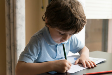 Naklejka premium Child doing homework.