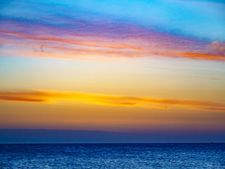 Obraz premium Sky at sunrise over sea