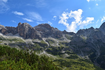 Fototapeta na wymiar Views at the stunning mountains of the Italian Alps 