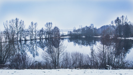 Stausee im Winter