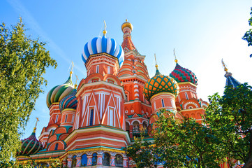Fototapeta na wymiar St Basil Cathedral in Moscow