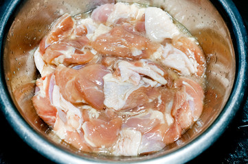 鶏モモ肉の下拵え