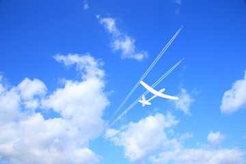 青空に紙飛行機