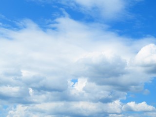 日本の田舎の風景　8月　夏の青空と雲