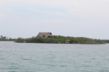 Fototapeta na wymiar tropical beach hut