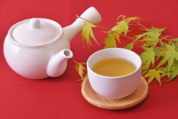 湯吞茶碗と急須　ティータイム