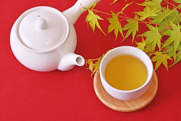 湯吞茶碗と急須　ティータイム