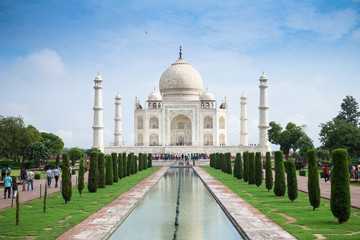 Fototapeta na wymiar The view of symmetry Taj Mahal and reflection on central axis pool