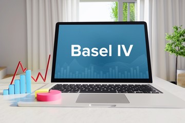 Basel IV – Business/Statistik. Laptop im Büro mit Begriff auf dem Monitor. Finanzen, Wirtschaft, Analyse