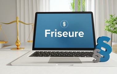 Friseure – Recht, Gesetz, Internet. Laptop im Büro mit Begriff auf dem Monitor. Paragraf und Waage.