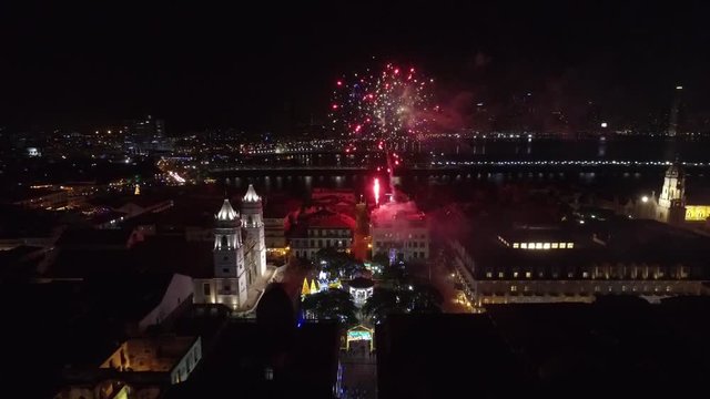 Fuegos artificiales desde la  Plaza de Catedral en Panam&aacute;