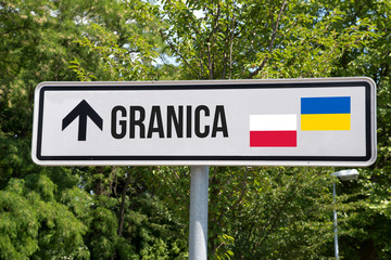 Fototapeta premium Ein Schild und Grenze zwischen Polen und Ukraine