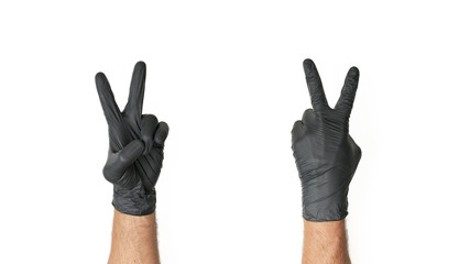 Męska dłoń w jednorazowej czarnej rękawiczce - obrazy, fototapety, plakaty