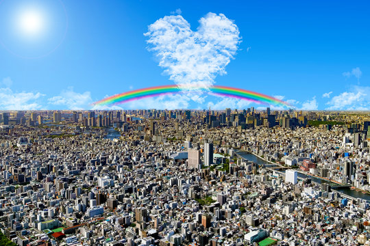 東京の空にハートの雲、希望の光と虹