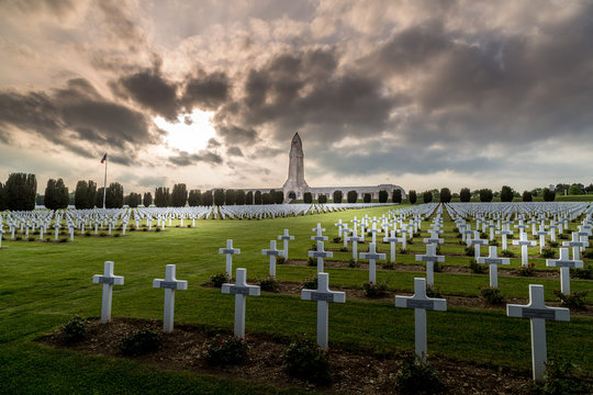 Osario de Douaumont en honor a los ca&iacute;dos en la I Guerra Mundial