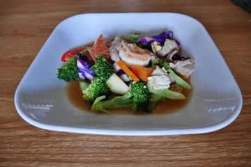 salad with shrimp