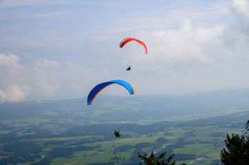 Paraglider i der Luft 