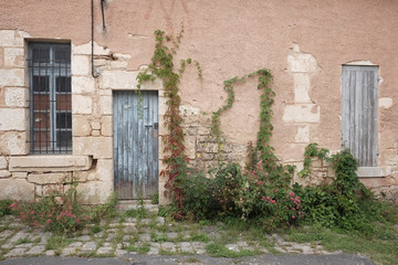 An old building front at the Blaye citadel